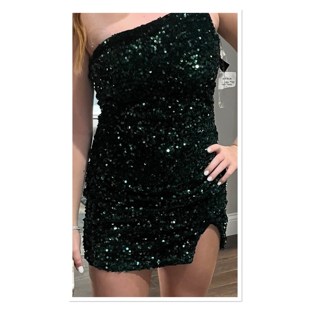 Elegant Green Sequin Dress
